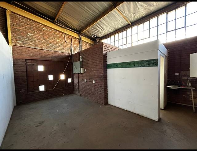 372M² WAREHOUSE TO LET IN KEW